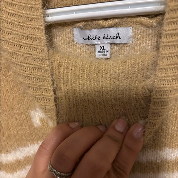 White Birch Women’s Mustard Yellow Knit Sweater Size XL Nordic Pattern, Cozy. - Picture 6 of 6